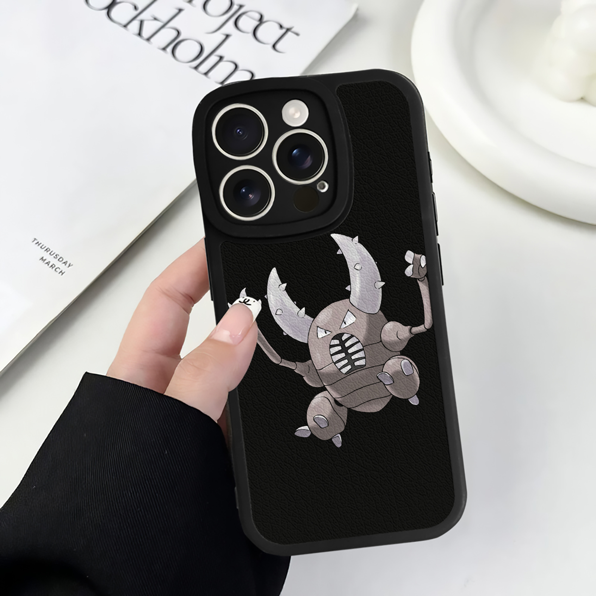 （画像用） ポケットモンスター Pokémon 【iPhone 16シリーズ対応】シリコンスマホケース（レザー調） 材質：シリコン